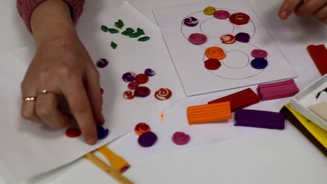 Мастер-класс "Подарок маме в технике пластилинография", приуроченный к 8 марта. смотреть онлайн