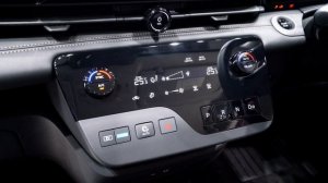 ( 4K ) Nissan Serena e-POWER Highway STAR V : Red / Black