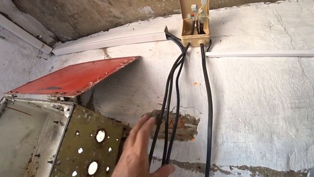 Меняю старую электропроводку в гараже на новую.Часть 1. смотреть онлайн
