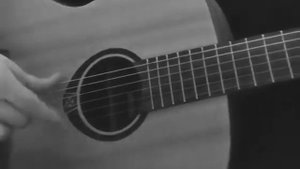 Оздиева Рузана • БЕЗАМАН ЦУ Ц1АРО ? Чеченка на гитаре