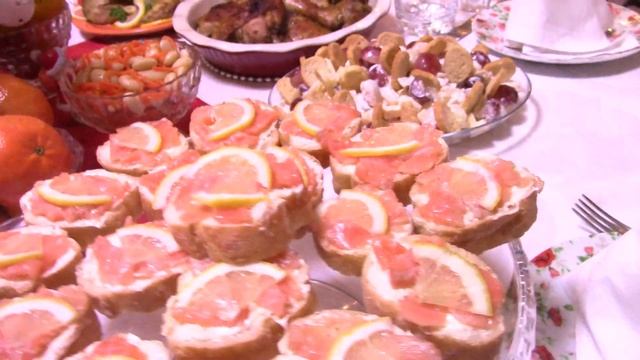 Праздничный стол на Старый Новый год, смотреть онлайн