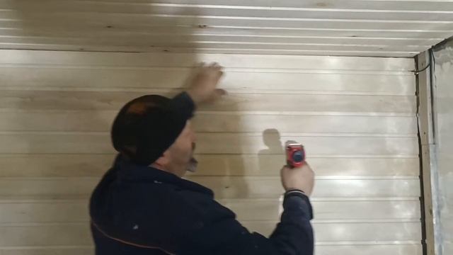 Обшиваю баню осиновой вагонкой