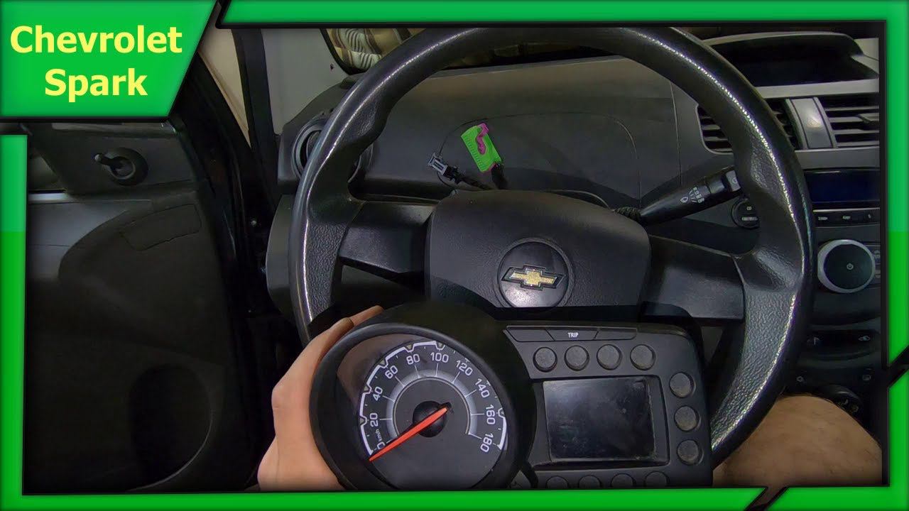 Снимаем панель приборов Chevrolet Spark