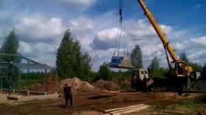 Разгрузка сендвич-панелей