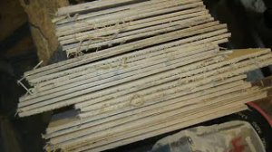 Шлифование болгаркой с шлифовальным кругом заусенцев на фанере