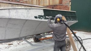 Очистка и подготовка к покраске катера Амур