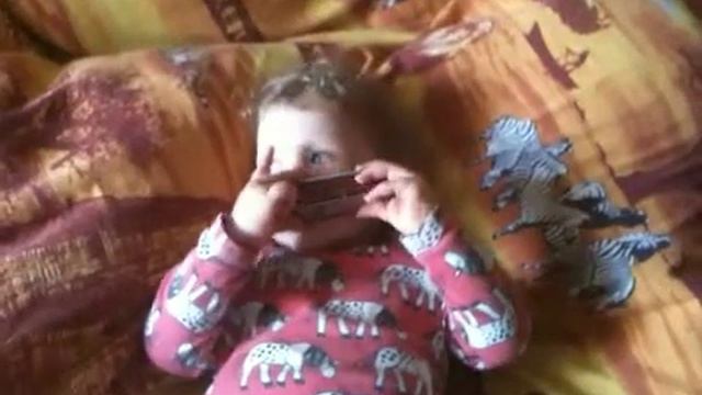 Дина играет на губной гармошке смотреть онлайн