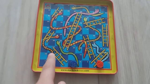 Обозреваю настольную игру под названием змеи и лестницы! смотреть онлайн