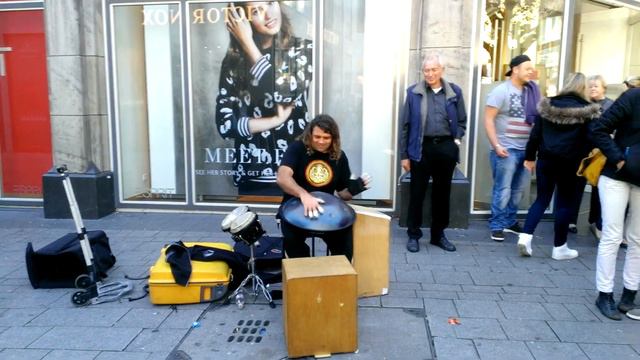 street drummer street musicians in Germany смотреть онлайн