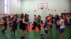Новогодний танец 7"Б" класса. 2011г.