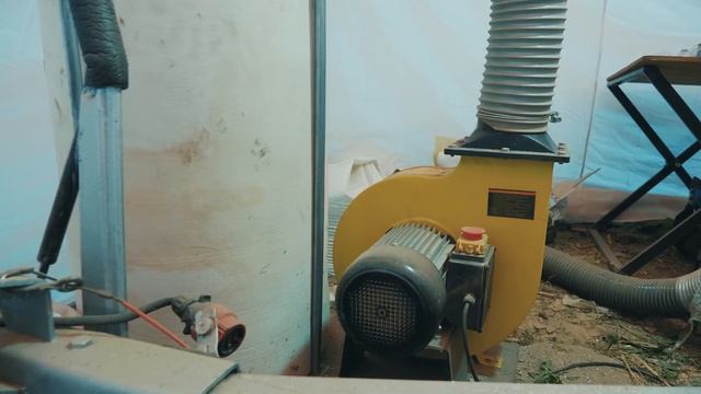 Станок Alumill фрезерует панели из стального композита