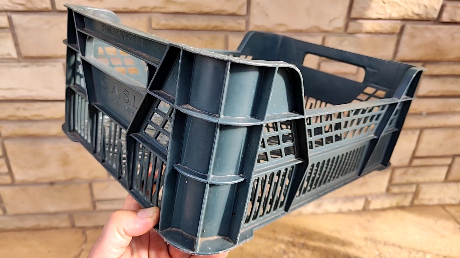 УЗНАВ ЭТОТ СЕКРЕТ, ты никогда не выбросишь пластиковый ящик! Гениальная идея своими руками. смотреть онлайн