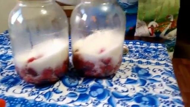 Клубничный компот!!!(очень простой и быстрый рецепт!!!)