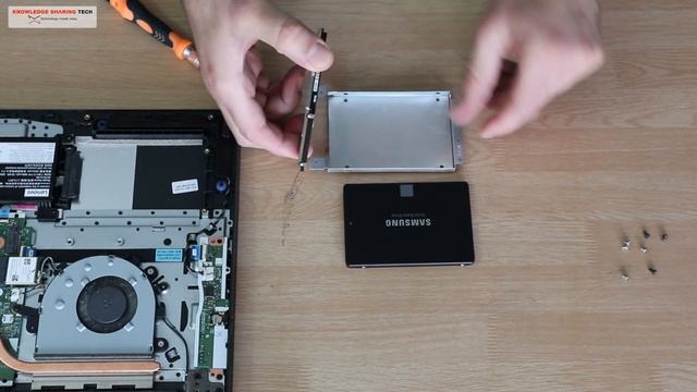 How to install a 2.5 inch SSD drive in Lenovo IdeaPad смотреть онлайн