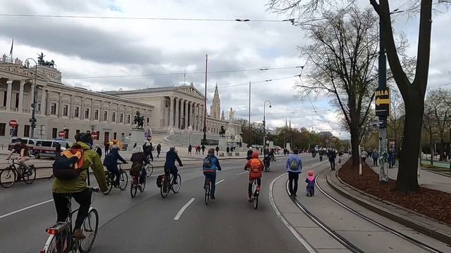 Как проходит ВЕЛОСИПЕДный праздник в Австрии? Что ПРИТЯГИВАЕТ тысячи посетителей? смотреть онлайн