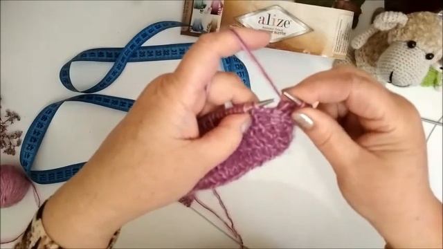 Красивая и теплая шапка спицами/мини МК смотреть онлайн