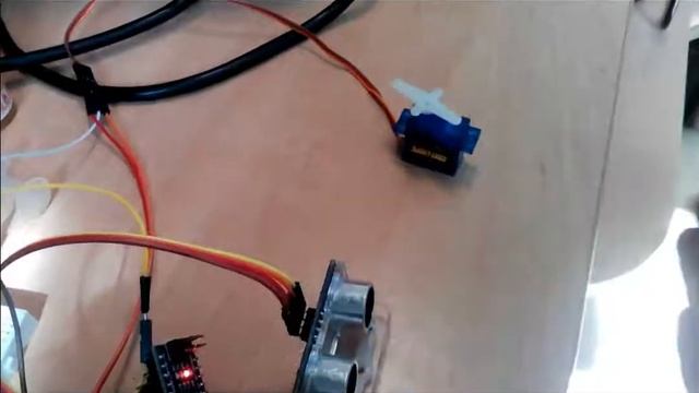 Ультразвуковой датчик + Серво на Arduino  ||  HC-SR04 + Servo SG90 Arduino смотреть онлайн