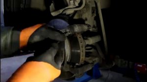 Лексус СТ 200h Lexus CT200h 2011 года Замена передних тормозных колодок