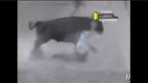 ИСПАНИЯ. КОРРИДА. БЫКИ ТОПЧУТ ЛЮДЕЙ. ЖЕСТЬ