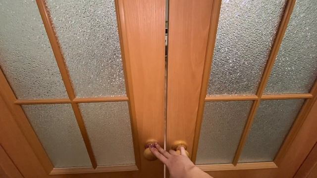 Перестановка в комнате. Сломала диван. Пытаюсь собрать мебель сама. смотреть онлайн