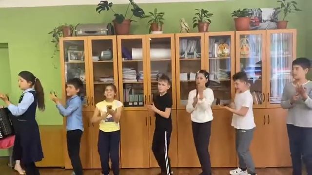 Ансамбль ложкарей "Селяночка". Песня "Неваляшки" смотреть онлайн