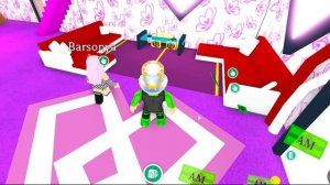 Один ДЕНЬ в АДОПТ МИ ПАПА потерял ПАМЯТЬ! Обзор Дом БАРСОНИ Сериал 24 серия Adopt Me Roblox Анимаци