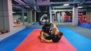 Основы борьбы в партере. Приём треугольник (удушение ногами) из позиции гард