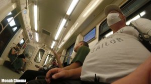 Пьяная шаболда курит в метро плевав на всех вокруг красуясь перед своим ухажёром