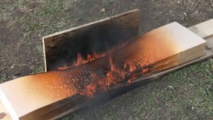 Горит ли пенопласт? Поджигаем и сравниваем - обычный и пеноплекс.