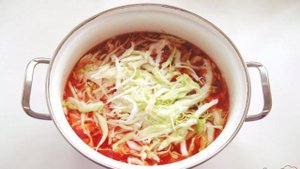 Борщ с копченой колбасой