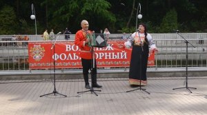 "Ой ты, белая береза" исполняет вокальный дуэт Марина Вишнякова и Игорь Игнатов.