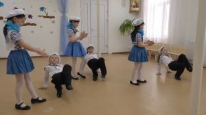 Танцевальный ансамбль подготовительной группы. "Море начинается с маленькой реки"