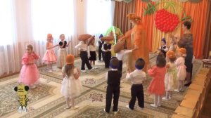 Танец-игра на осеннем утреннике 2013 в младшей группе