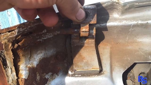 РЕМОНТ ДВЕРНОЙ ПЕТЛИ VW GOLF 2 смотреть онлайн