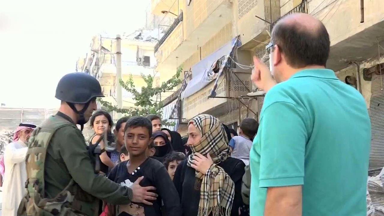 Из Алеппо по специальным коридорам вывозят мирных жителей