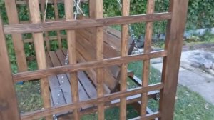 Тестируем качели перголу с раскладывающейся лавкой