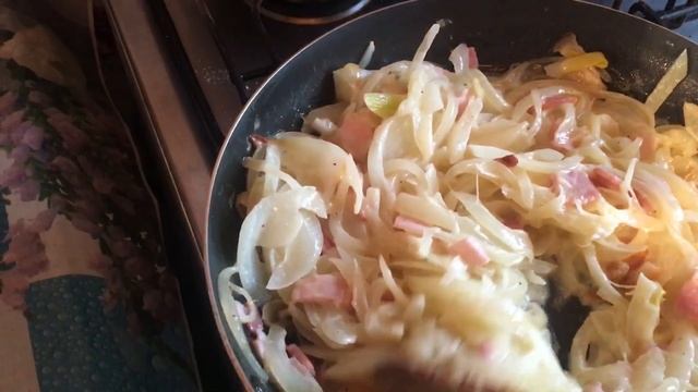 Ну, очень вкусный пирог с луковой начинкой!!! смотреть онлайн