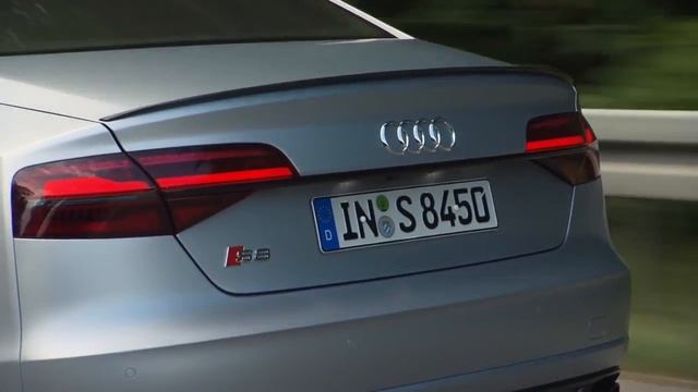 Audi RS7 Sportback Performance vs Audi S8 Plus смотреть онлайн