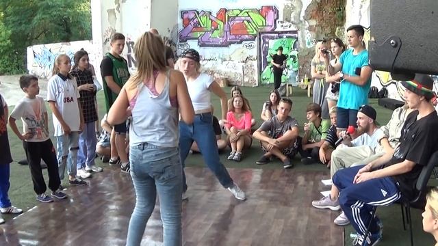 Street dance Hip-Hop battle. Уличные танцы хип-хоп дети - танцевальный батл Kate vs Rina