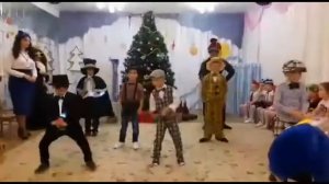 Танец сыщиков. Д/с "Берёзка", группа "Рябинка". Геленджик 28.12. 2017