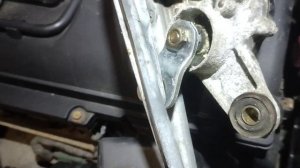 Ниссан Микра 2004г. снятие трапеции и её ремонт.