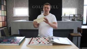 Как приклеить плинтус на обои