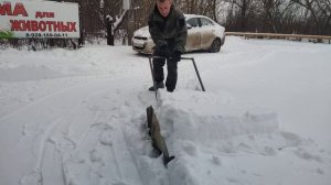 Самодельная чудо лопата для уборки снега свова в деле.