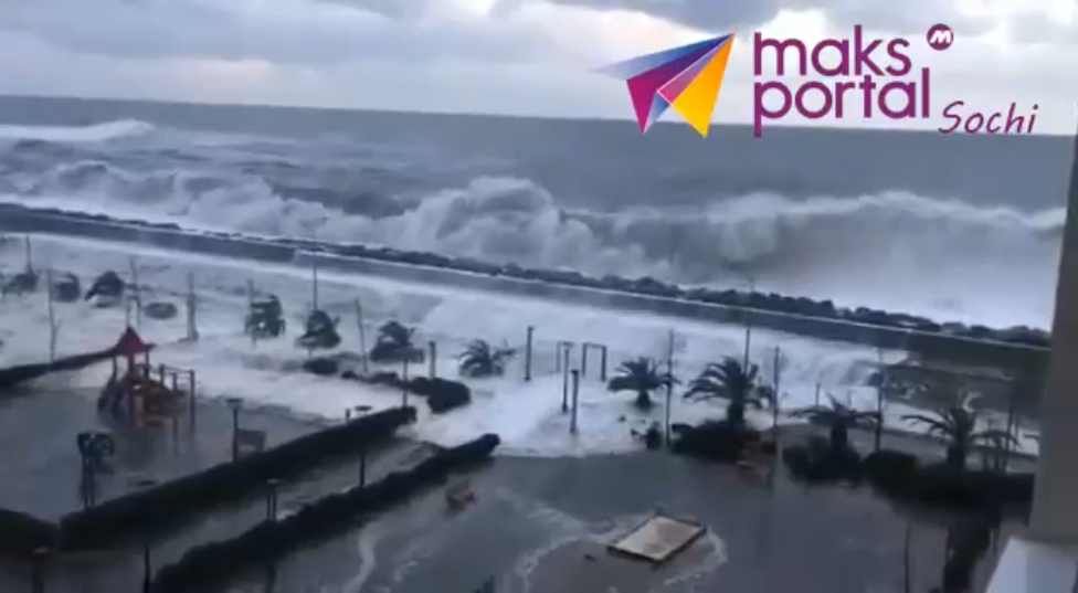 Огромные волны в Сочи смотреть онлайн