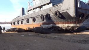 Пневматические ролик-мешки ООО«НПП«Сибрезинотехника», подъем буксир-толкача «Анатолий Павельев»