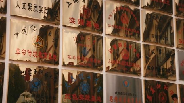 The Grand Tour S03E06 - The Most Communist Place In China смотреть онлайн