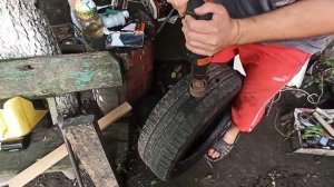 Как сделать отверстие в покрышке для канализационной трубы!