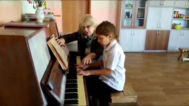 Сулейманова Н.И., Формирование первоначальных навыков игры на фортепиано у учащихся ХО и СП