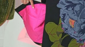 Жаккардовое двубортное пальто из купона с цветочным принтом. Показ зимнего пальто 2022 на утеплител