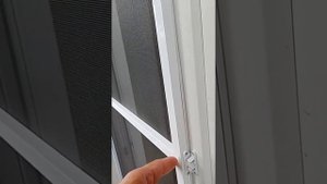 Установка москитной двери на балкон. Особенности установки ручки, фурнитуры